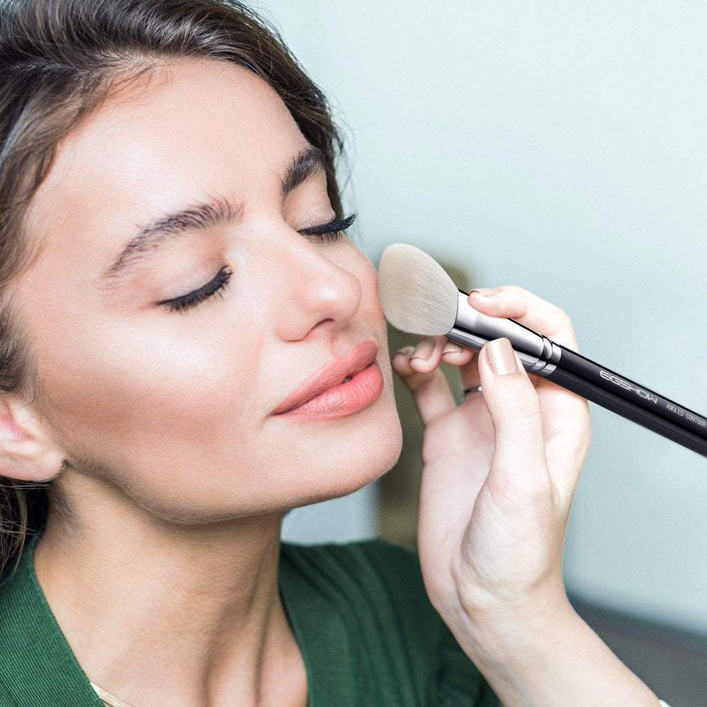 F610 - SMALL ANGLED CONTOUR BRUSH - EIGSHOW Beauty