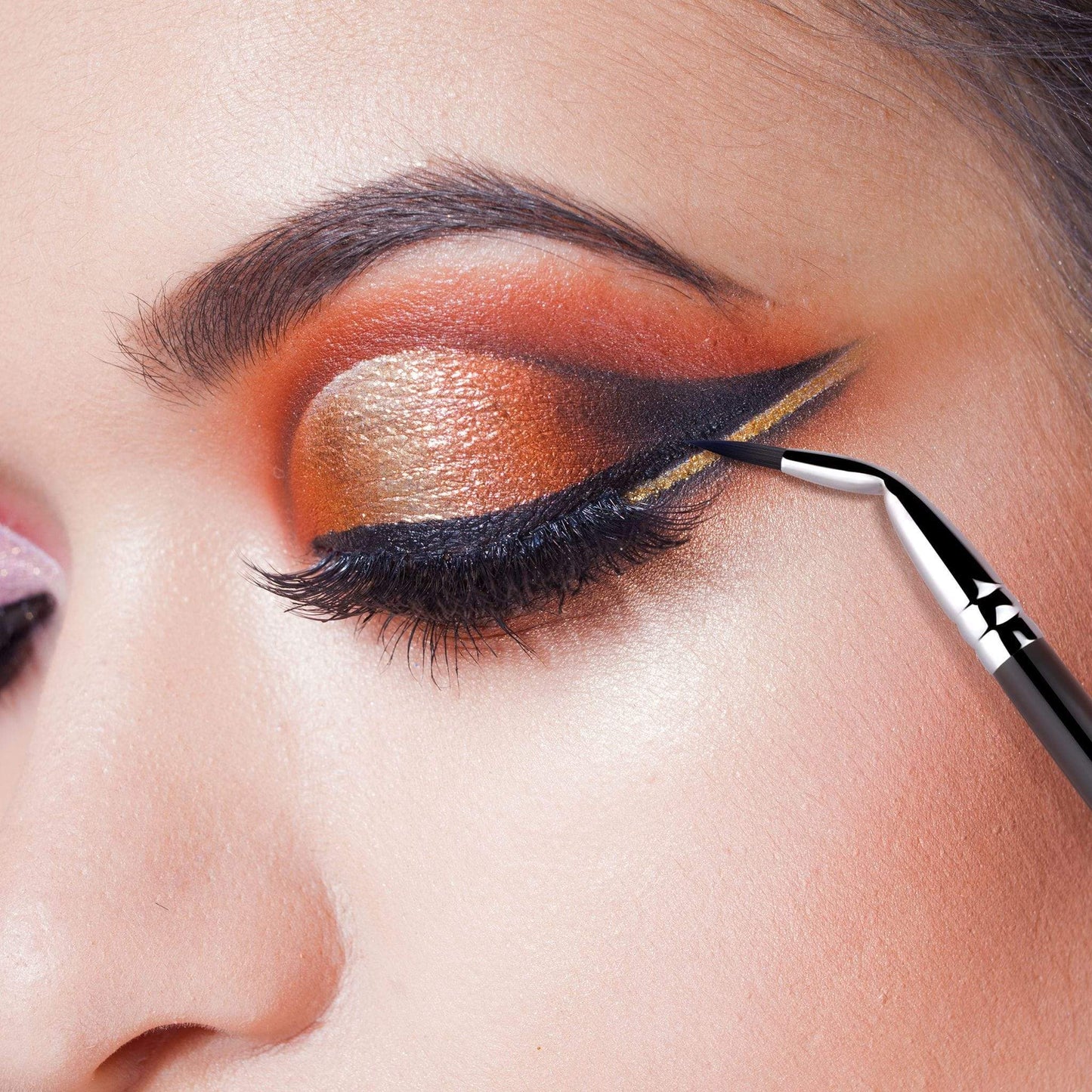 E820 - BENT EYE LINER BRUSH - EIGSHOW Beauty