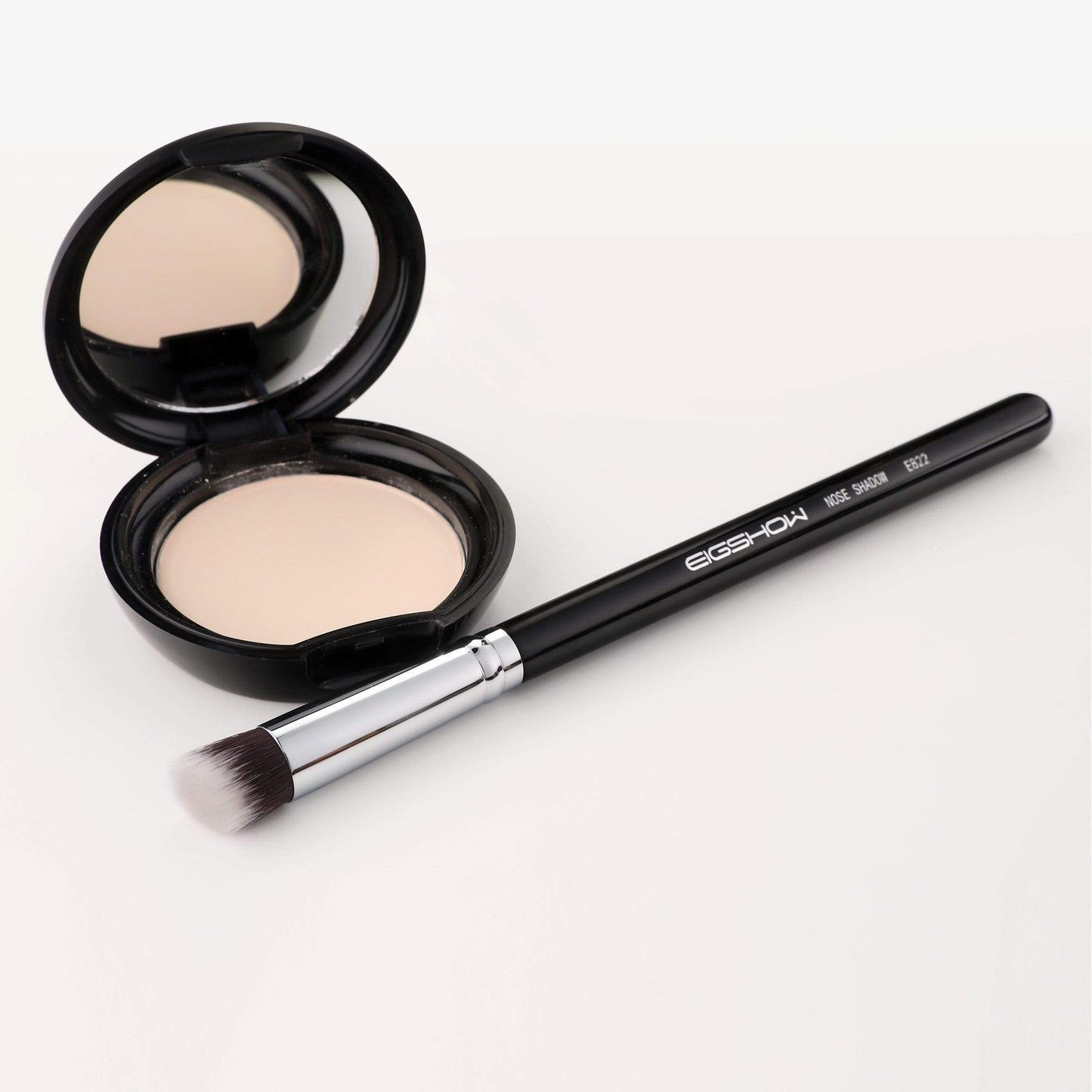 E822 - ANGLED NOSE SHADOW BRUSH - EIGSHOW Beauty