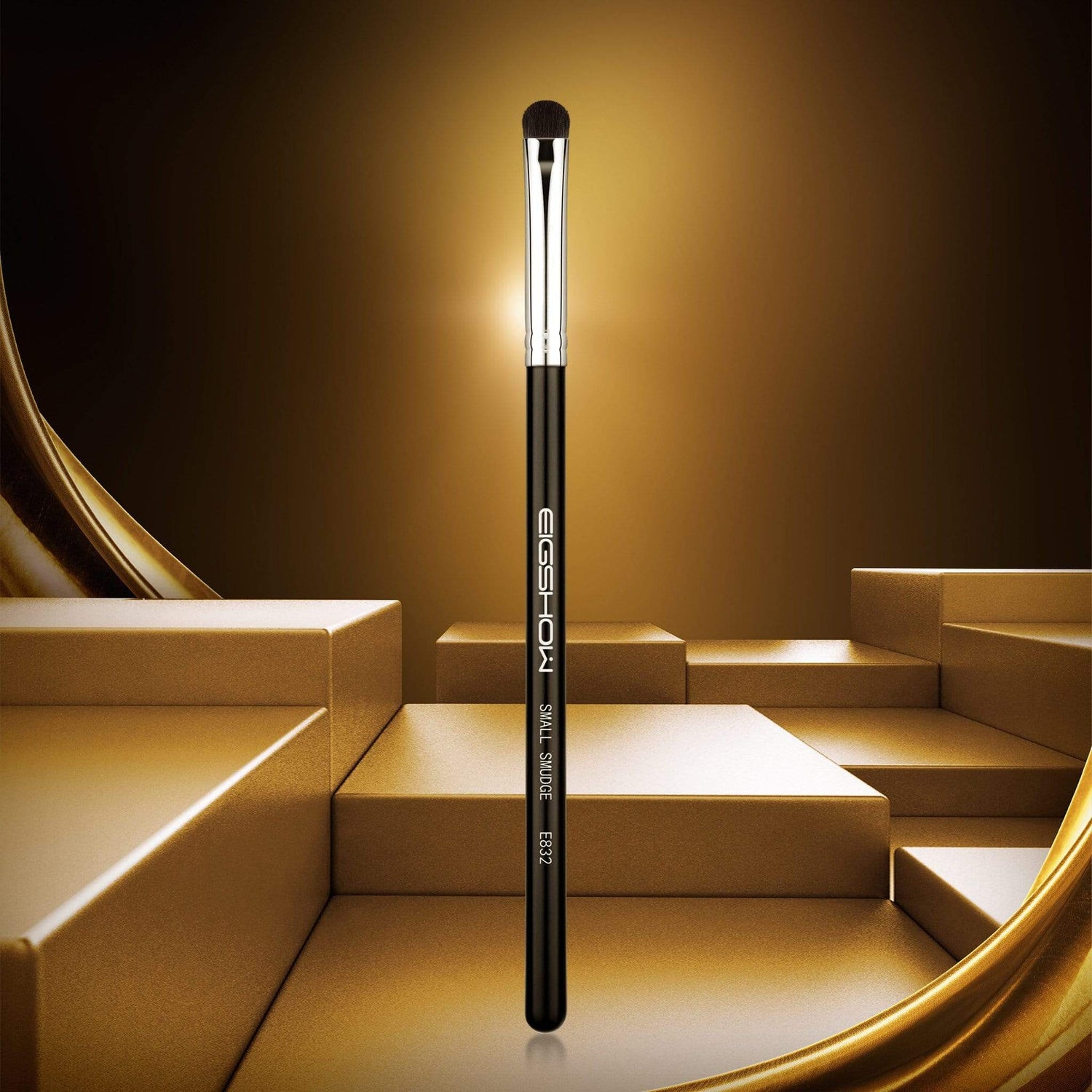 E832 - SMALL SMUDGE BRUSH - EIGSHOW Beauty
