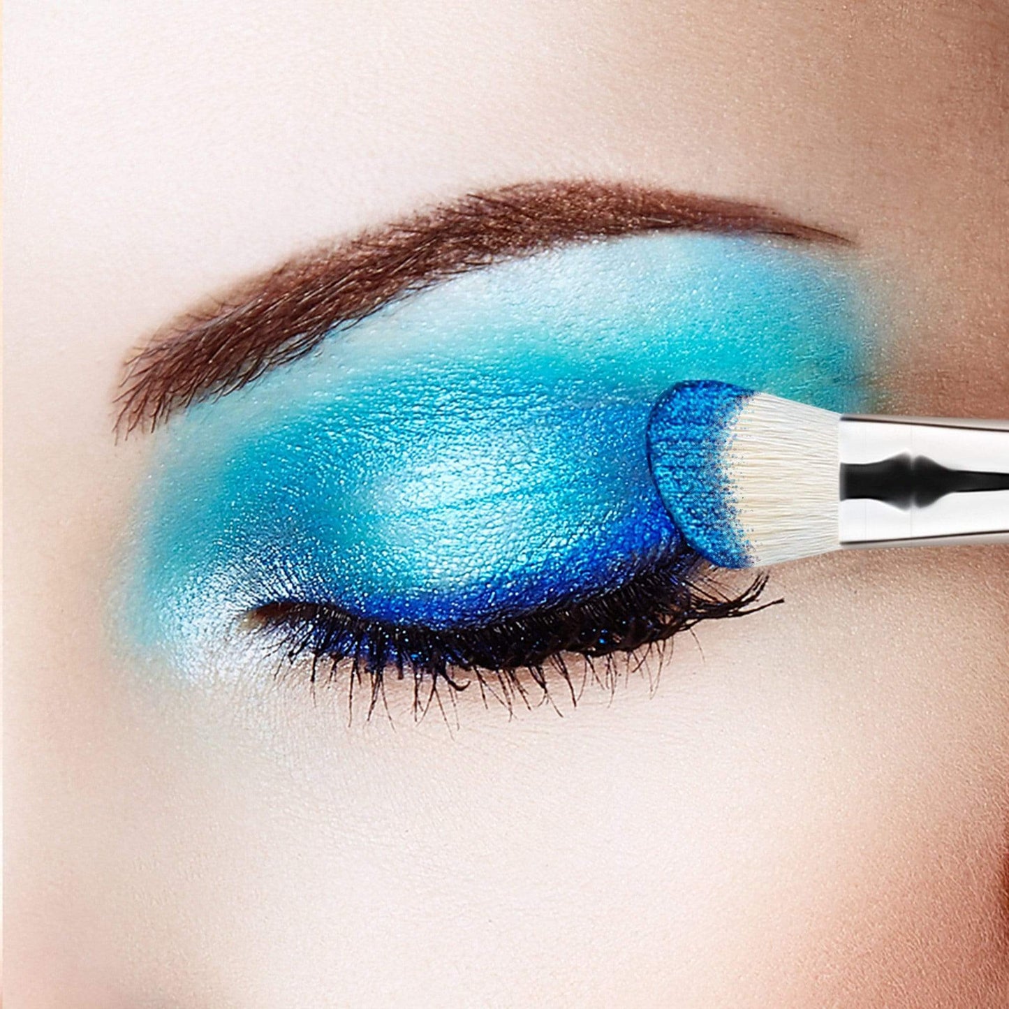 E833 - ANGLED EYE SHADOW BRUSH - EIGSHOW Beauty