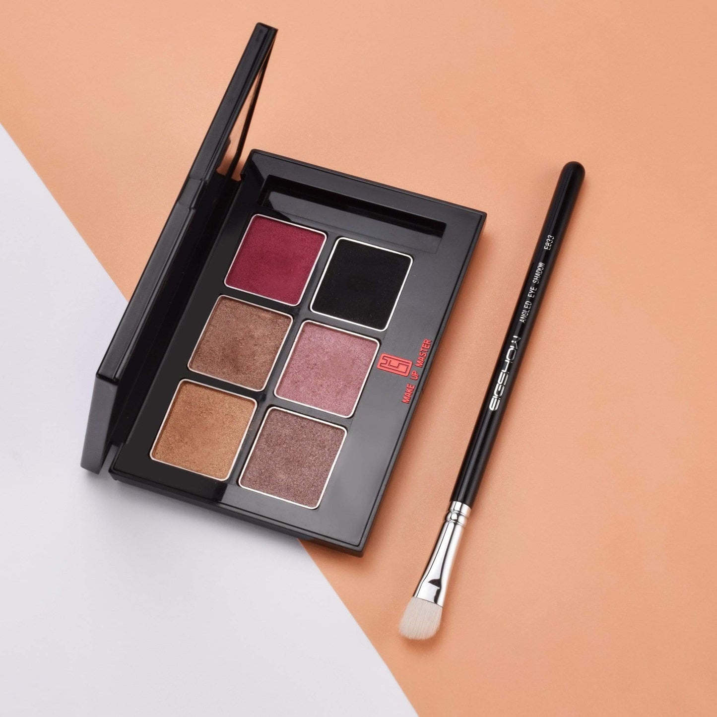 E833 - ANGLED EYE SHADOW BRUSH - EIGSHOW Beauty