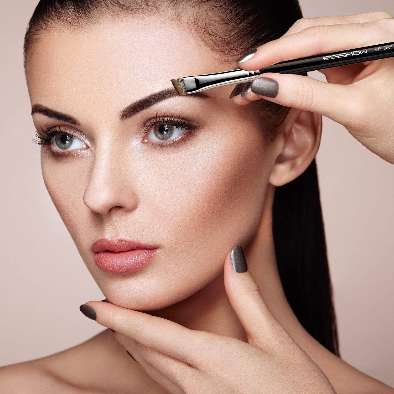 E837 - ANGLED EYE BROW BRUSH - EIGSHOW Beauty