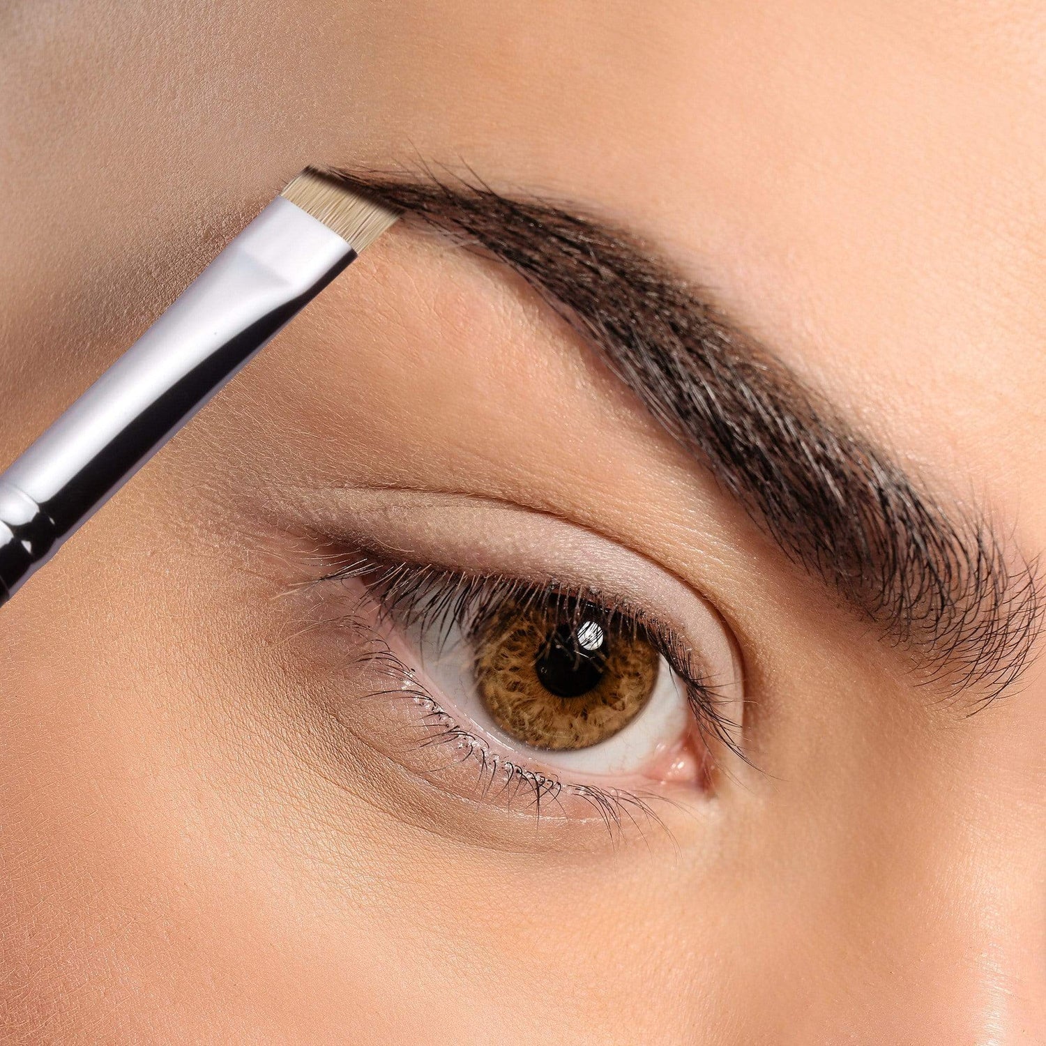 E837 - ANGLED EYE BROW BRUSH - EIGSHOW Beauty