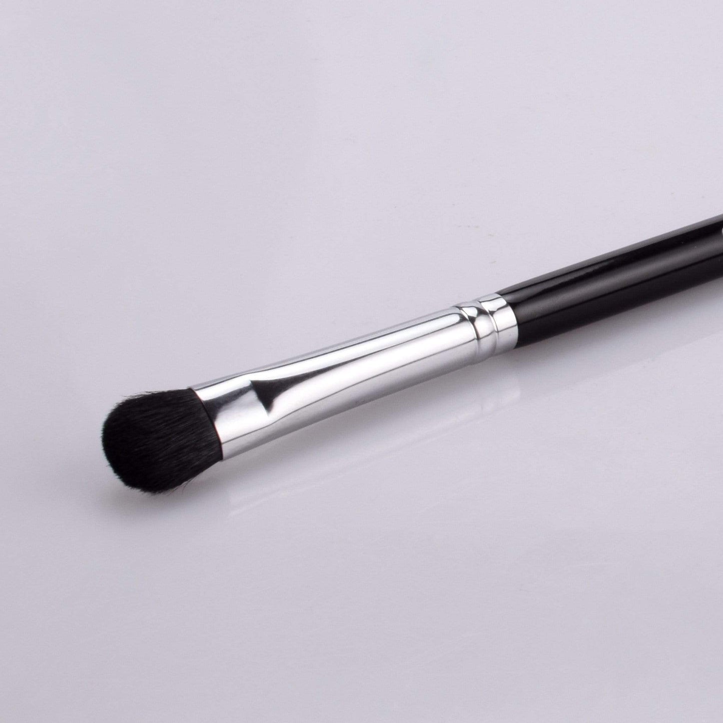 E841 - EYE SHADOW BRUSH - EIGSHOW Beauty