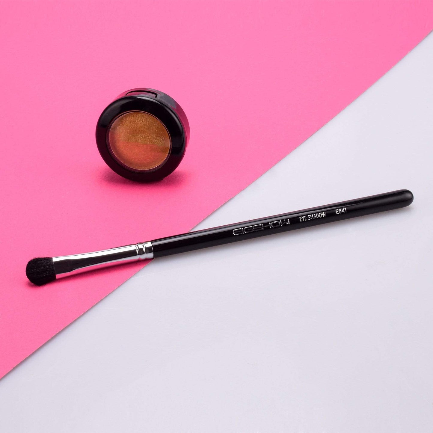 E841 - EYE SHADOW BRUSH - EIGSHOW Beauty