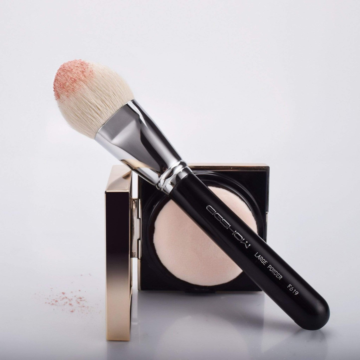 F619 - LARGE POWDER BRUSH - EIGSHOW Beauty